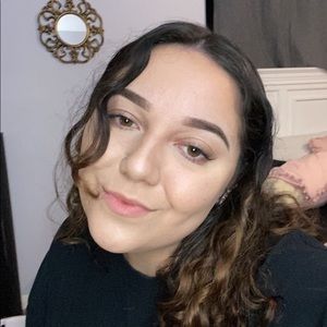 Meet your Posher, Alivia